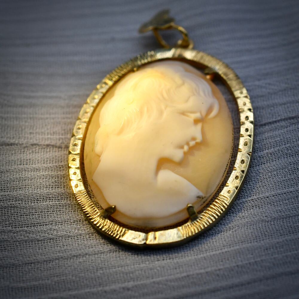 Vintage 10K Gold Carved Shell Cameo Pendant 30mm Fine Estate Jewelry